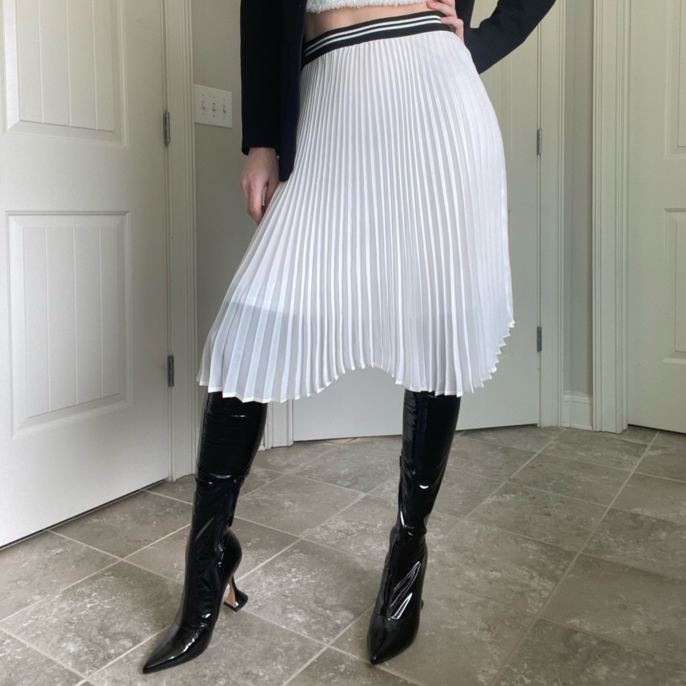 HARLOWE & GRAHAM Pleated Skirt
